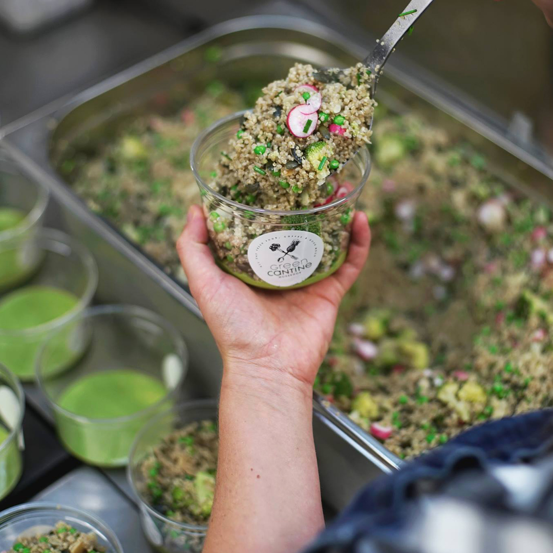Nos valeurs Green Cantine : des salades préparées dans notre cuisine
